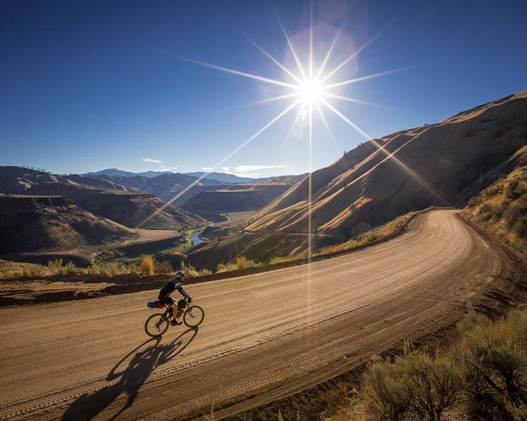 2015-travis-armstrong-speeds-down-into-the-south-fork-of-boise-river